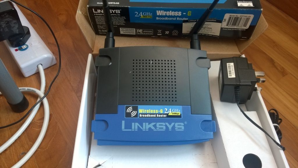 Bán Router Linksys WRT54G ver 7 còn mới, full trùng MAC và SN box ....