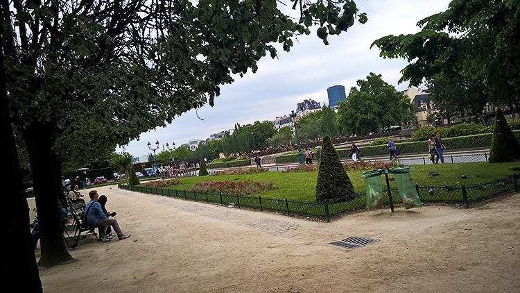 Catedral de Notre Dame: jardim bem cuidado