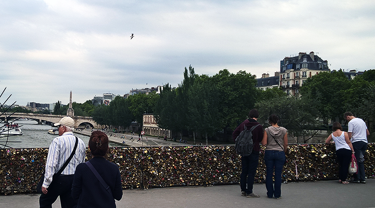 Uma das pontes dos cadeados de Paris