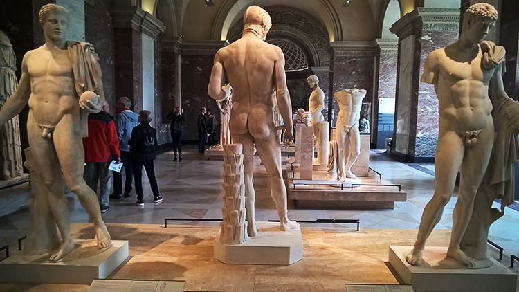 Museu do Louvre - oi, tenho 12 anos e tirei foto dos hómi pelado