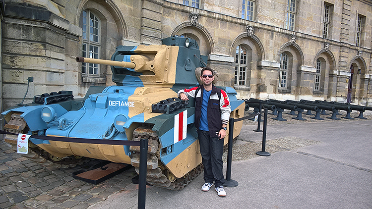 Pátio do Museu das Forças Armadas. Homem geralmente adora essas coisas de guerra, né? heh