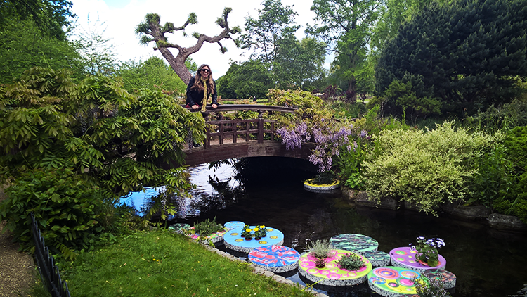 Em uma ponte, no Regent's Park