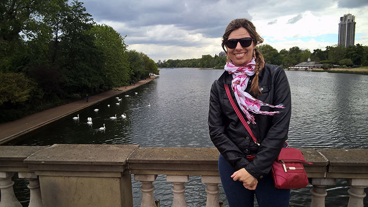 A ponte que liga o Hyde Park ao Kensinsgton Gardens