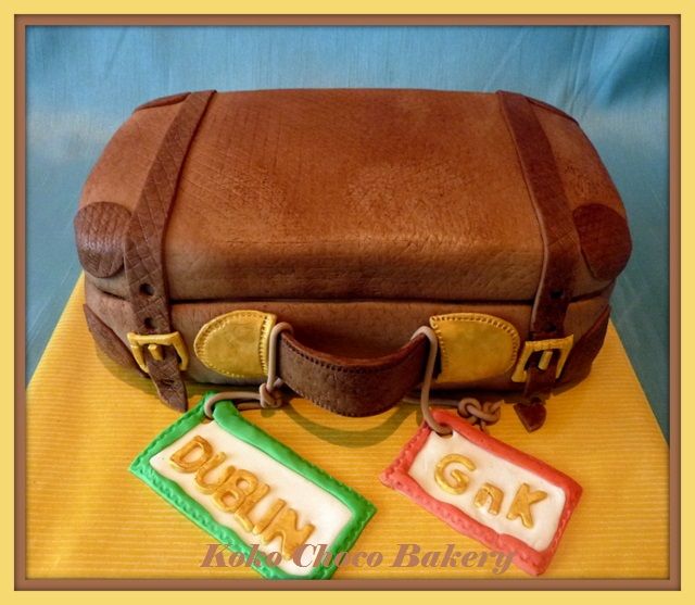 http://i1215.photobucket.com/albums/cc519/Carole3/suitcasecake_zps67ba1d05.jpg