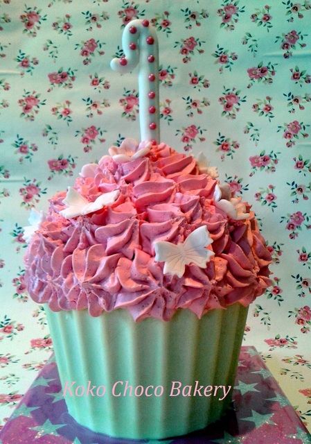 http://i1215.photobucket.com/albums/cc519/Carole3/taart/Giant%20cupcake_zpskkssglqy.jpg