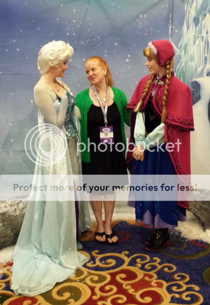 Meeting Anna & Elsa at Disneyland