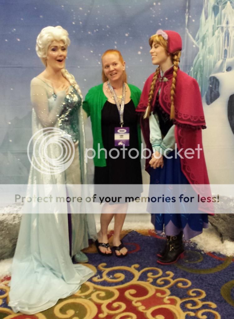 Meeting Anna & Elsa from Frozen