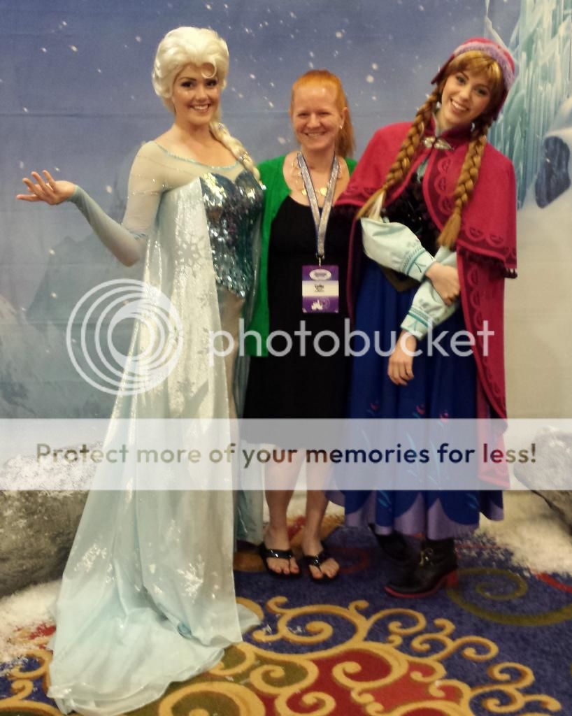 Meeting Anna &  Elsa at Disneyland